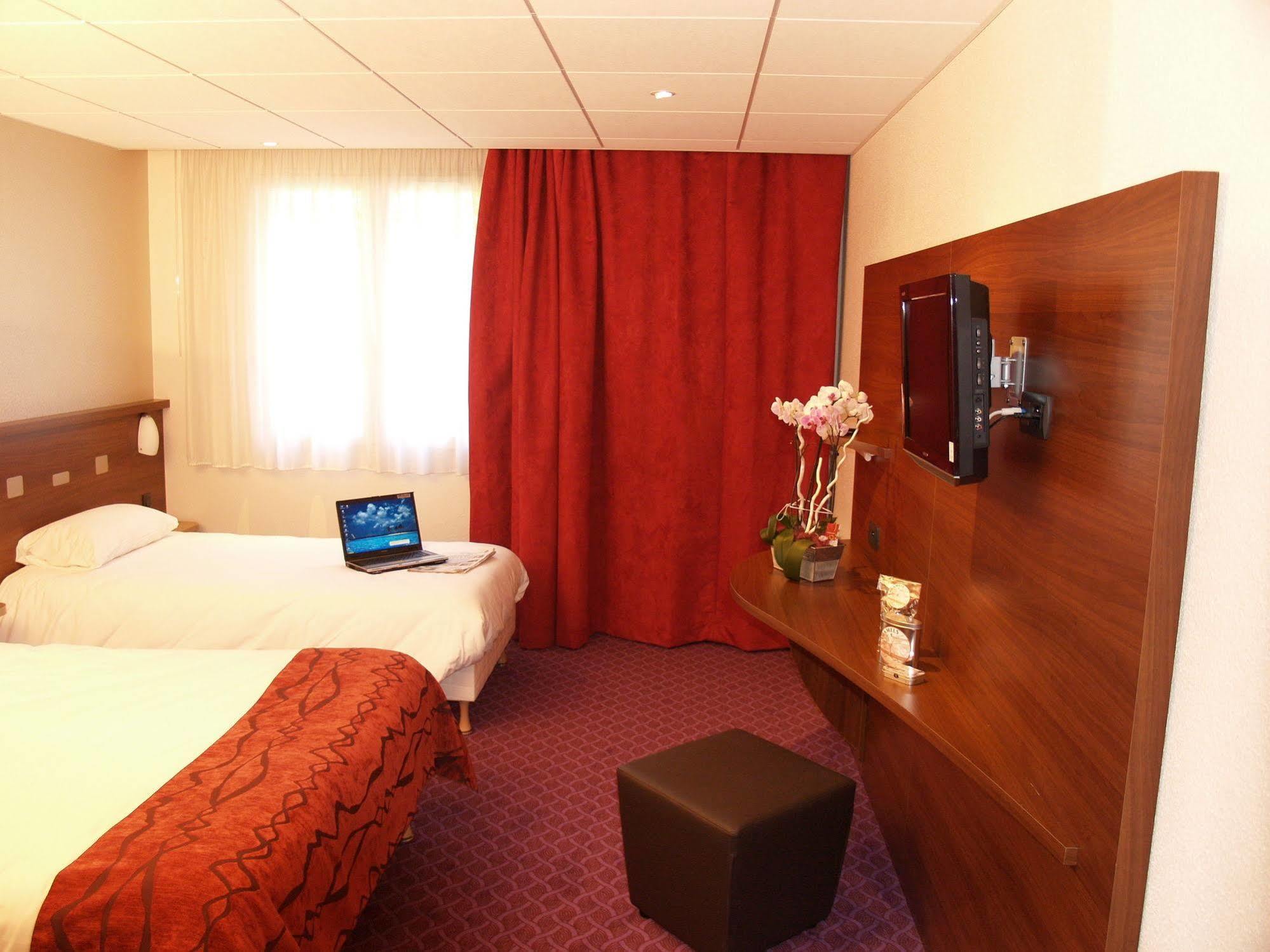 Brit Hotel Nantes Vigneux - L'Atlantel Exterior foto